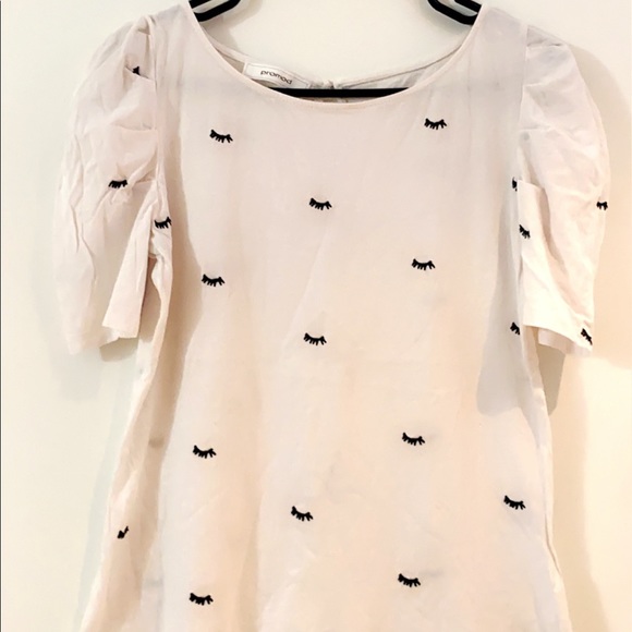 White tshirt - Picture 1 of 4